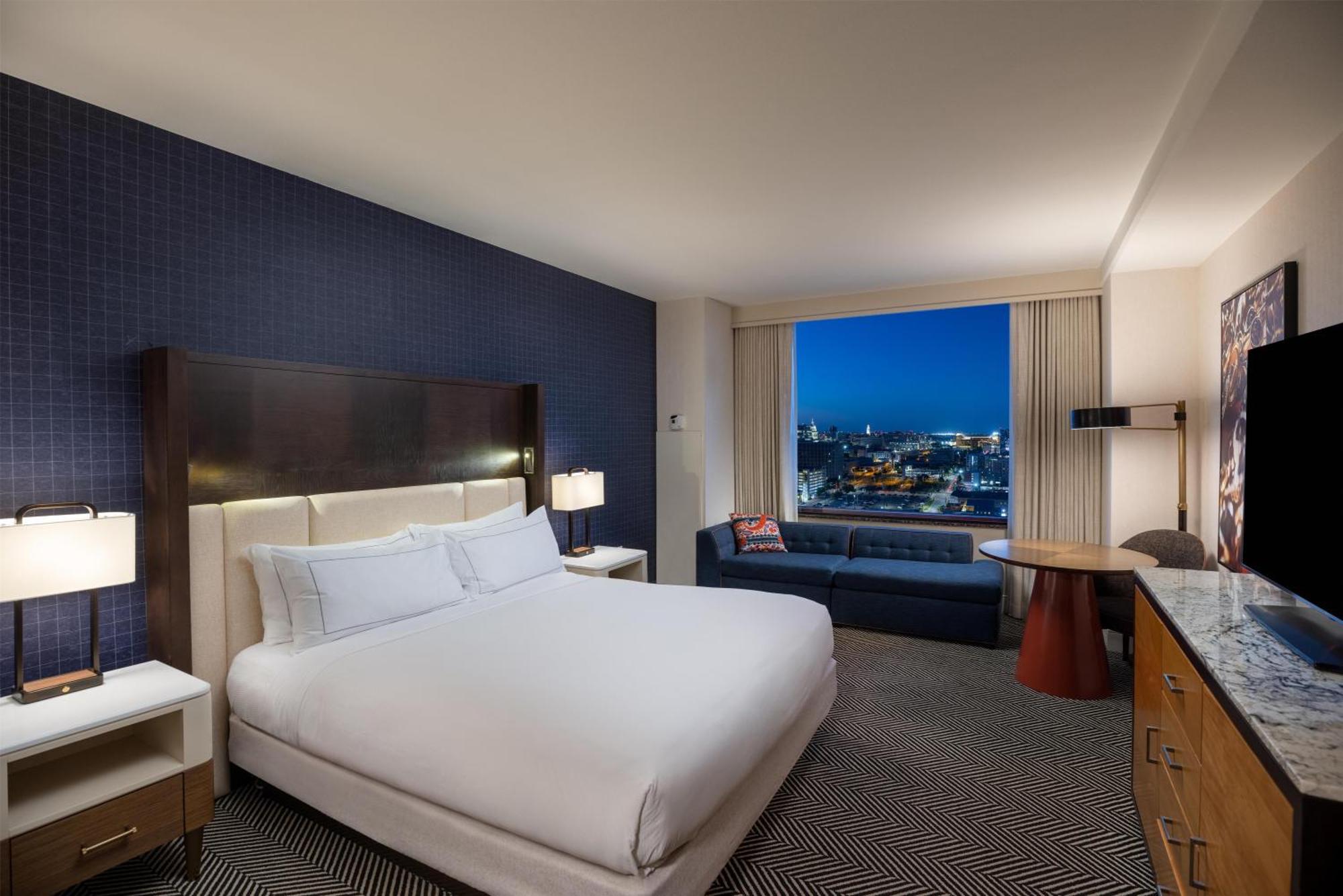King Bed City View