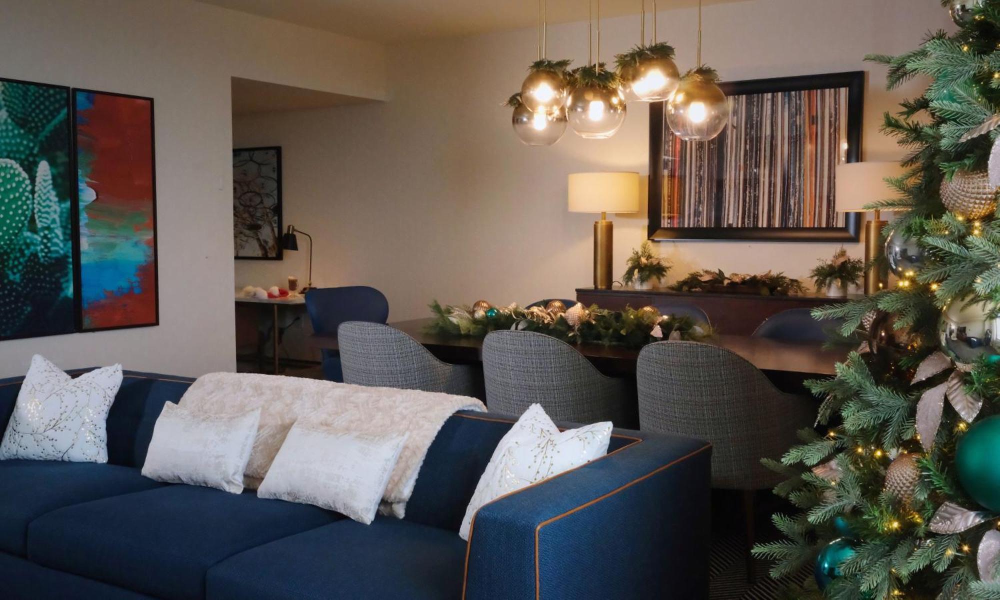 One-Bedroom Holiday-Themed Suite Sofa Bed